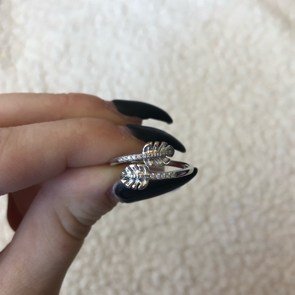 Fragrant Jewels Jewelry - NWT Fragrant Jewels Leaf Ring